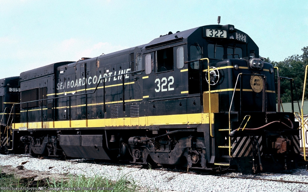 SCL U18B #322 on the engine track